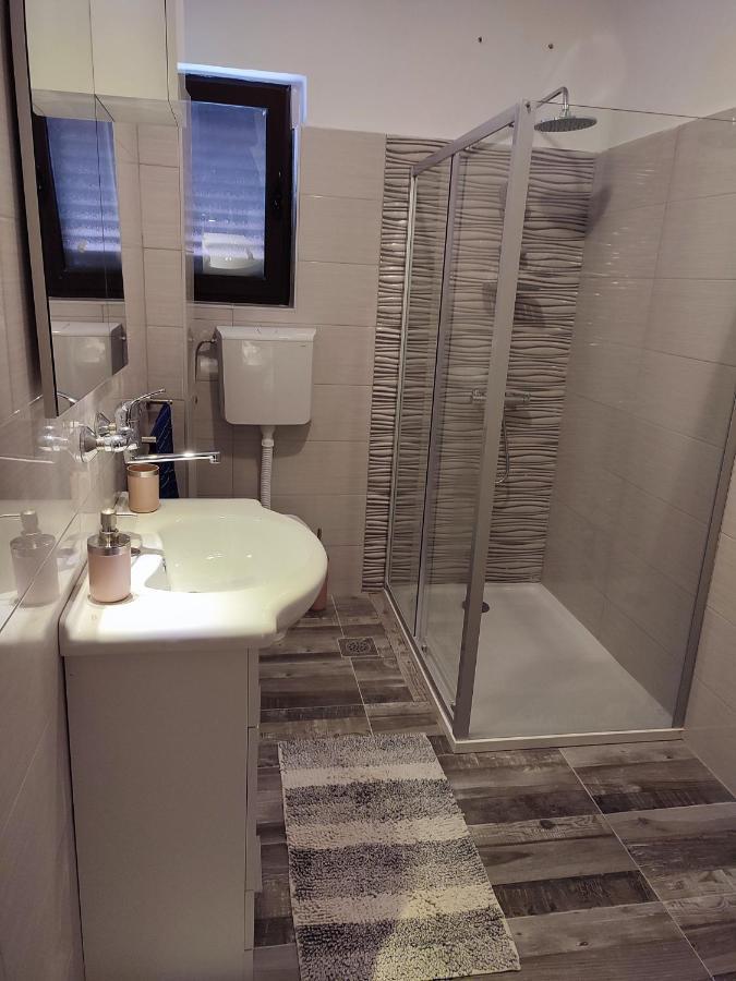 Dubravka Appartement Dinjiška Buitenkant foto