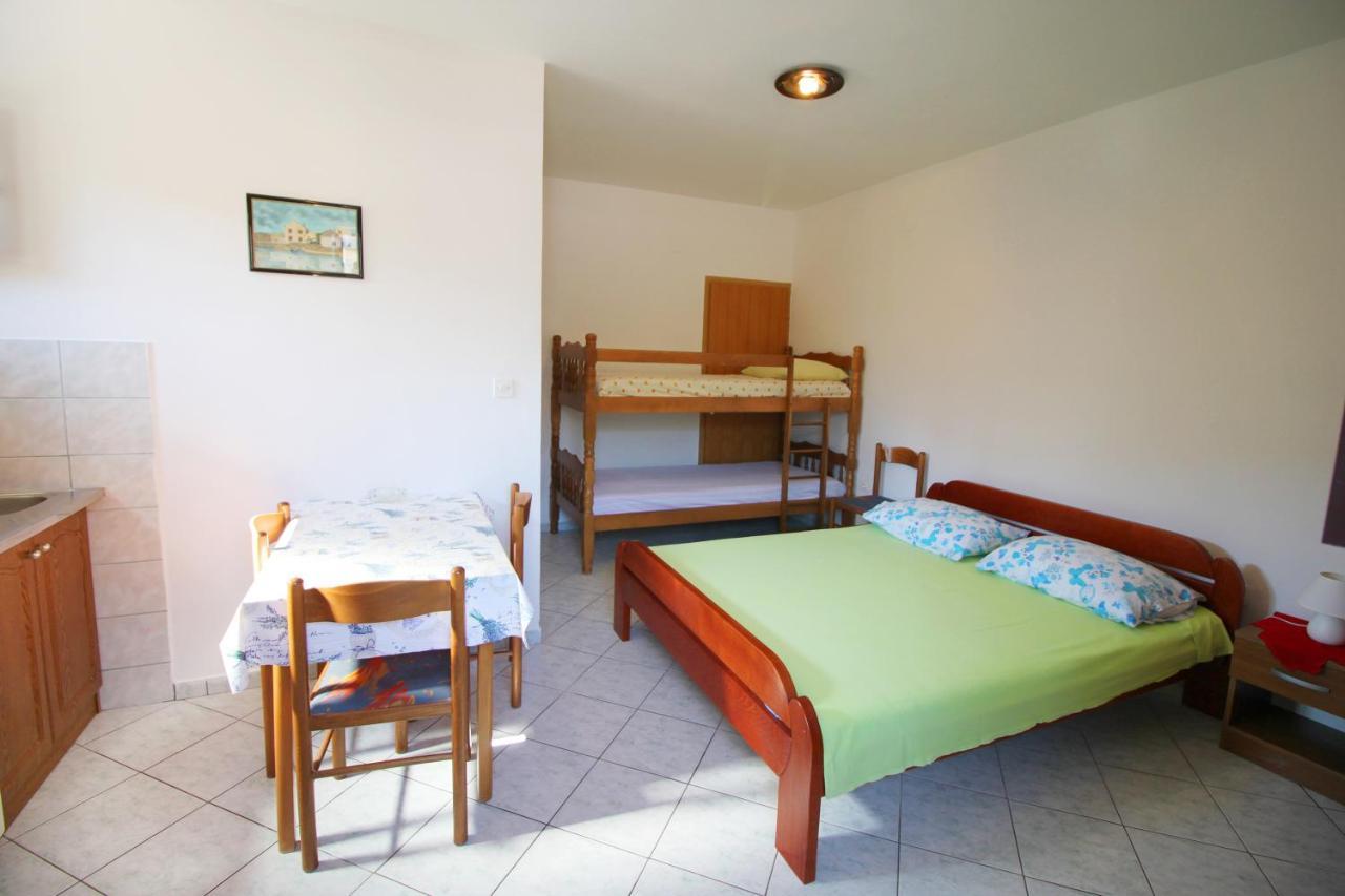 Dubravka Appartement Dinjiška Buitenkant foto
